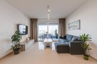 Beachfront 9ten11 Maisonette W Terrace By Homely - Mellieħa - 9
