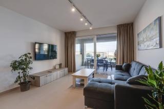 Beachfront 9ten11 Maisonette W Terrace By Homely - Mellieħa - 8