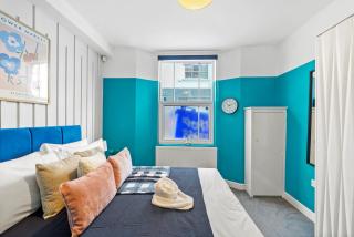 Sleek and Stylish Central Gem - Sleeps 18 - Bristol - 3