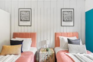 Sleek and Stylish Central Gem - Sleeps 18 - Bristol - 2