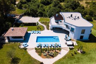 Beautiful Villa in a Spacious Estate - Vodnjan - 9