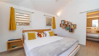 Spacious Villa With Glowing Sunset View - 4