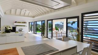 Open-Plan Villa with an Amazing View - Toiny - 2