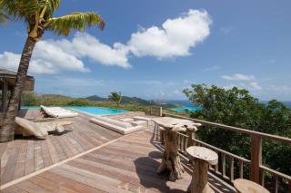 Graceful Villa offering Panoramic Views of the Bay - 9