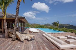 Graceful Villa offering Panoramic Views of the Bay - 4