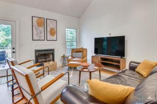 Black Mountain Hideaway with Hot Tub and Pool Table! - Black Mountain - 7