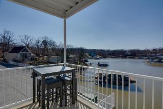 Lake Views and Pool Access Osage Beach Condo - Osage Beach - 9