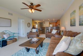 Lake Views and Pool Access Osage Beach Condo - Osage Beach - 5