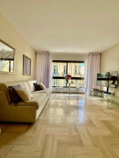 Cannes Rue d'Antibes - 2 Minutes walk from Beach, Palais des Festivals, Boulevard de la Croisette - Free Parking - Studio Gray d'Albion - 4