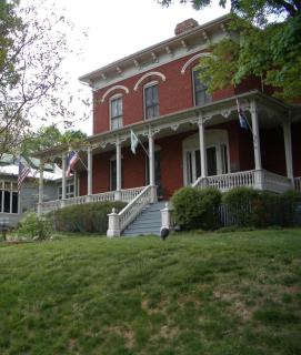 Ubon Thai Victorian Inn & Restaurant - Staunton - 0