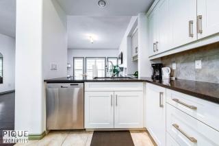 Bright Luxury Home-Hot Tub-Sunroom-King Bed-AC - Edmonton - 2