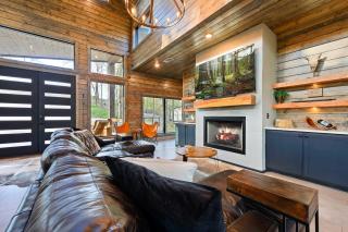 Secluded Creekside Cabin with Hot Tub and Fire Pit! - Broken Bow - 8