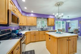 Porch and Fire Pit Shawnee on Delaware Home! - East Stroudsburg - 3