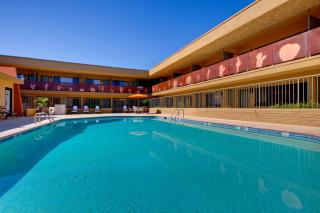 Best Western Royal Sun Inn & Suites - 6