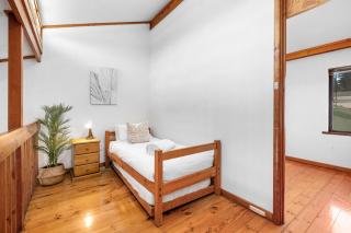 10 Cottesloe - Steps From Beach - Sleeps 3-wifi - 6