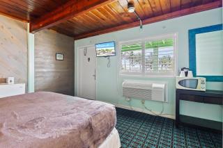 Oceanfront Inn, Inlet View, King Bed, #9 - Fort Pierce - 9