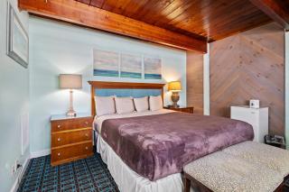 Oceanfront Inn, Inlet View, King Bed, #9 - Fort Pierce - 8