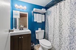 Oceanfront Inn, Inlet View, King Bed, #9 - Fort Pierce - 7