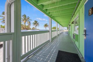 Oceanfront Inn, Inlet View, King Bed, #9 - Fort Pierce - 6