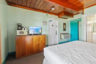 Oceanfront Inn, Partial Ocean View, King Bed, #7 - Fort Pierce - 8