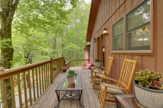 Cozy Whittier Home with Fire Pits Less Than 15 Mi to Hiking! - Whittier - 0