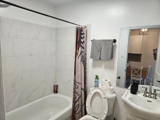 JstLikeHome - Old Ottawa Suite & Guesthouse - 6