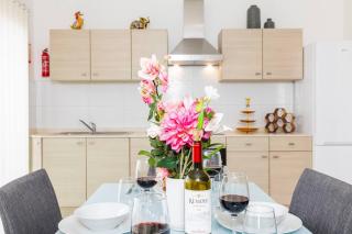 The Pinnacle Fl2 city escape by Homely - 1