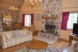 Artz Valley Cabin - WiFi - Satellite - Washer - Dryer - Wrap Around Deck - Wood Burning Fireplace - Secluded Setting - Red River - 9