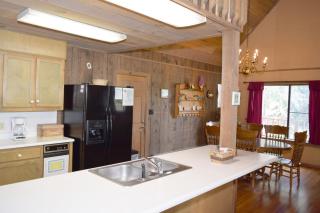 Artz Valley Cabin - WiFi - Satellite - Washer - Dryer - Wrap Around Deck - Wood Burning Fireplace - Secluded Setting - Red River - 1