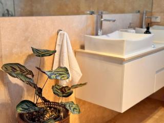 4 bed 2 Storey House With Views Spa Near Beach - Hobart - 4