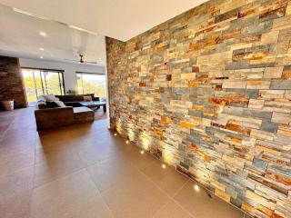 4 bed 2 Storey House With Views Spa Near Beach - Hobart - 3