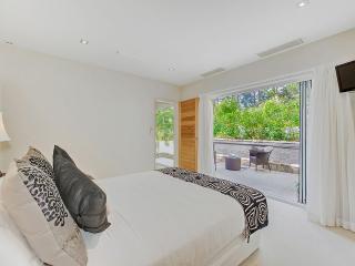 Villa 2 Santorini - Noosa Heads - 2