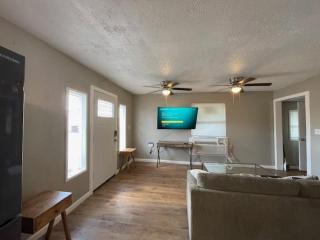 One Bed 1 Bath with Full Kitchen near Fort Sill - Lawton - 3