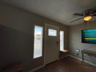 One Bed 1 Bath with Full Kitchen near Fort Sill - Lawton - 2