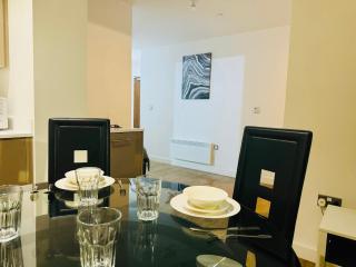 Last-Minute Specials l Book It Now l Sleeps Up to 4 l 2 Bed 2 Bath - Gym - Prime Birmingham Location l JVT Short Lets - Birmingham - 2