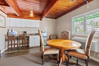 Fort Pierce Oceanfront Inn- Suite- King Bed #6 - 7
