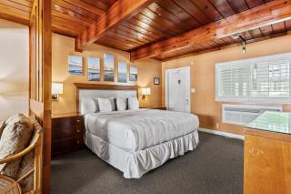 Fort Pierce Oceanfront Inn- Suite- King Bed #6 - Fort Pierce - 6