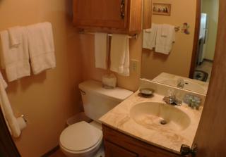 Aspen West Townhouse 4 - Right Off Main Street - Pet Friendly - WiFi - Cable - Washer - Dryer - Wood Burning Fireplace - Deck wi - Red River - 5