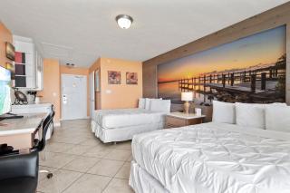 Ocean View Hotel Room with Balcony- 2 Full Beds #24 - Fort Pierce - 9