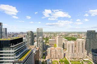 RentX Downtown 2-Bed Suite Gym WiFi - 5