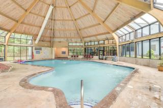 Cozy Camelback, Pocono Retreat with Mountain Views! - Tannersville - 8
