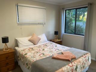 Flame Tree Chalet - Booroobin - 8