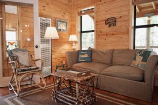 Bear Hugs - Cozy Cottage - WiFi - Rustic Decor - Country Style Kitchen - Perfect for a Couples Getaway! - Red River - 7