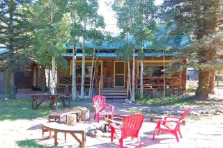 Bear Run - Walk to Main Street - Rustic Cabin - WiFi - Washer - Dryer - Wood Burning Fireplace - Secluded Setting - Red River - 0