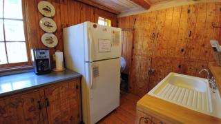 Bear Run - Walk to Main Street - Rustic Cabin - WiFi - Washer - Dryer - Wood Burning Fireplace - Secluded Setting - Red River - 5