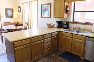 Beaver Lodge on the River - On the River - Near Copper Chair Lift - WiFi - Cable - Walk to Main Street - Grill - Wood Burning Fi - Red River - 3