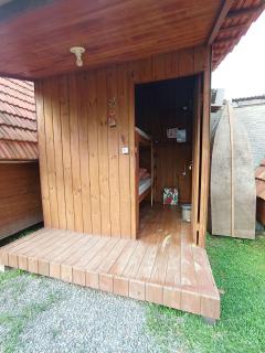 Cabana 3 com Ar condicionado e area de cozinha e banheiro compartilhado a 10 minutos do Parque Beto Carrero - 4