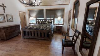 Big Elk Horn on the River - Pet Friendly - WiFi - Fireplace - Washer - Dryer - Grill - Garage Access - Firepit - Red River - 7