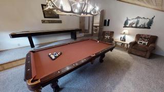 Big Elk Horn on the River - Pet Friendly - WiFi - Fireplace - Washer - Dryer - Grill - Garage Access - Firepit - Red River - 2