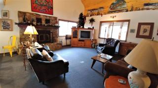 Birds and Bears Retreat - On The River - Pet Friendly - WiFi - Satellite - Washer - Dryer - Large Deck - Grill - Fenced In Yard - Red River - 7